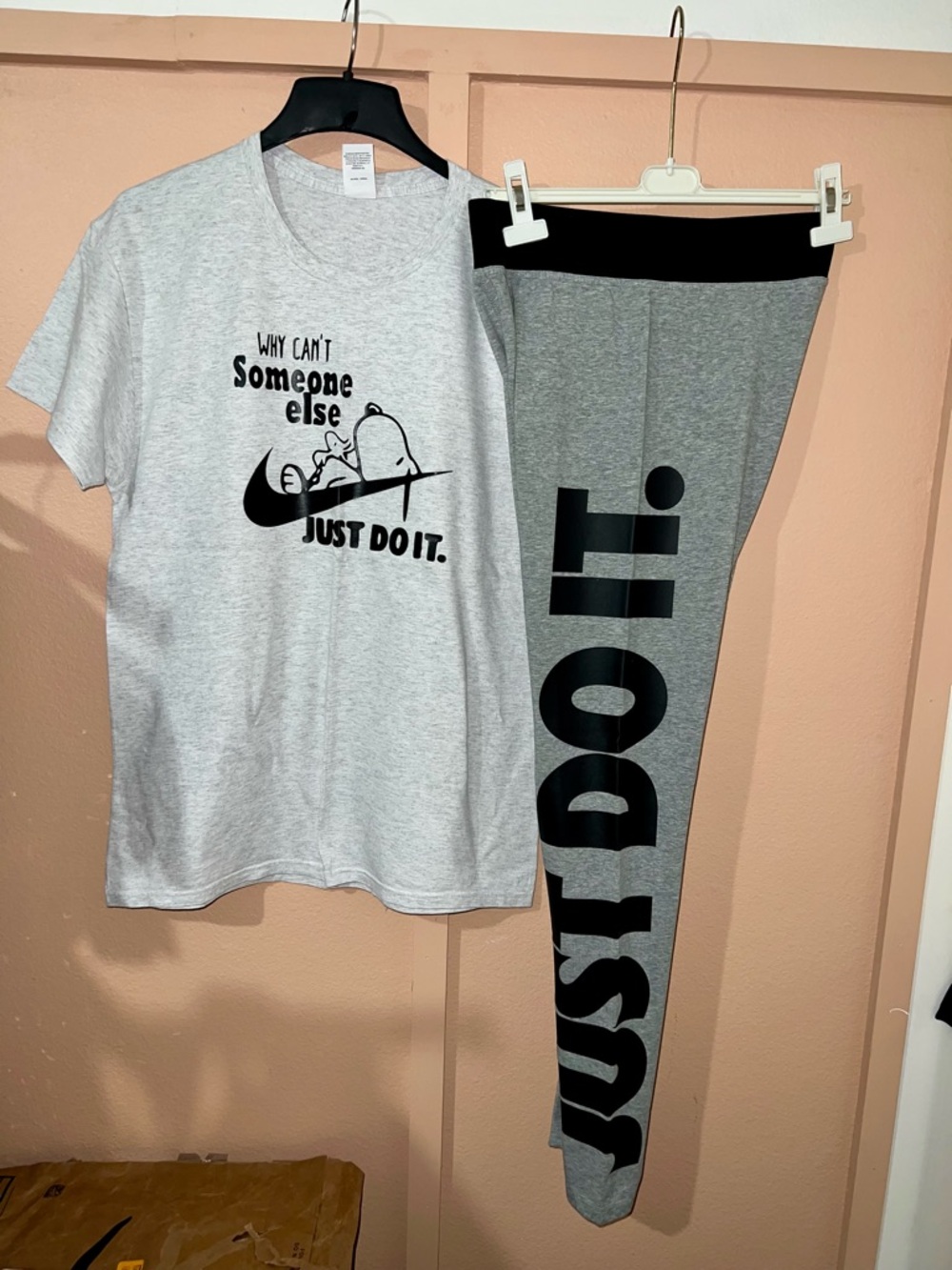 Hanes Snoopy Nike Tee Shirt & Nike Leggings - Picture 2 of 16